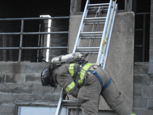 FF Rohrauer spins around on the ladder